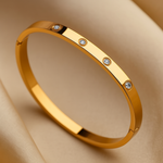 Load image into Gallery viewer, Caratlane Sqaure Bangle for women- Rivyah