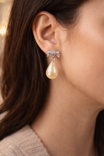 Load image into Gallery viewer, Silver Pearl Drop Earrings